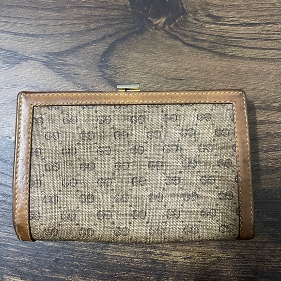 Vintage Gucci billfold wallet - Picture 4 of 10